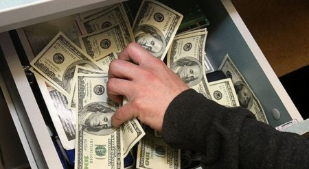 Binəqədi rayonunda evdən 250 min ABŞ dolları pul oğurlanıb