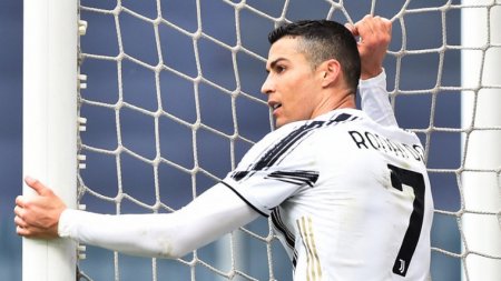 Kriştian Ronaldonun    dünya  futbolunda tarixi uğuru
