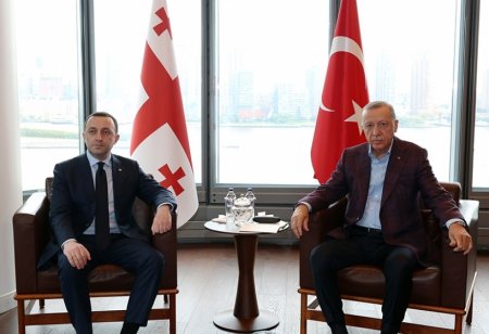 Nyu-Yorka gedən Türkiyə Prezidenti Rəcəb Tayyib Ərdoğan görüşlərini davam etdirir