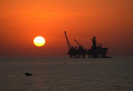 Dünya bazarında Azərbaycan nefti ucuzlaşıb