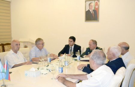 Sentyabrın 9-da Azərbaycan Respublikası Prezidentinin Administrasiyasının QHT-lərlə iş və kommunikasiya şöbəsinin QHT-lərlə iş sektorunun müdiri Tural Əliyev Müharibə, Əmək və Silahlı Qüvvələr Veteranları Təşkilatının Rəyasət Heyətinin üzvləri ilə gö