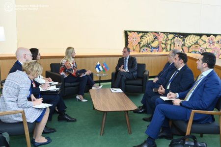 Sentyabrın 25-də Azərbaycan Respublikasının xarici işlər naziri Ceyhun Bayramov BMT Baş Assambleyasının 79-cu sessiyası çərçivəsində Finlandiya Respublikasının xarici işlər naziri Elina Valtonen ilə görüşüb