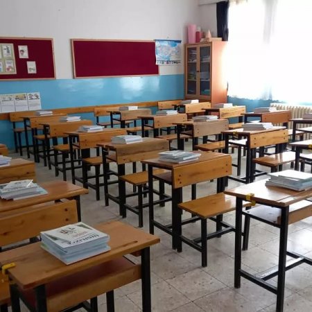 Bakı şəhəri, Suraxanı rayonu, 316 nömrəli tam orta məktəbdə çalışan müəllim Mehman Qurbanlının şagirdlərə qarşı qeyri-etik və zorakı davranışlar sərgilədiyi iddia edilib