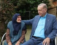 Erdoğan Beykoz'daki süt annesini ziyaret etti