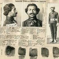Ermənistanın “evini yıxan” heykəllər: İrəvan tarixi cinayətləri ilə fəxr edir