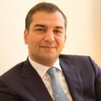 Yüksək emosional zəkası, zəngin erudisiyası ilə yadda qalan işgüzar, ziyalı insan