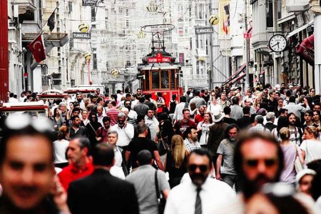 Baryerləri qırmaq: Türkiyənin cinsiyyətə görə əmək bazarı qadınların gələcək işlərini necə formalaşdırır