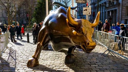 Wall Street-dən Şanxaya: Maliyyənin gələcəyinə kim nəzarət edir?