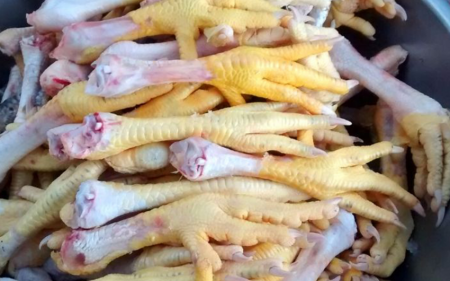 Toyuq ayaqları Çin bazarlarında