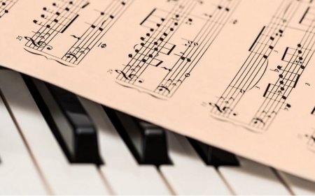 Musiqidə erməni həyasızlığının “Qal, sənə qurban” simasızlığı