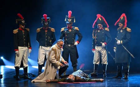 Elçinin “Baş”ı Akademik Milli Dram Teatrında