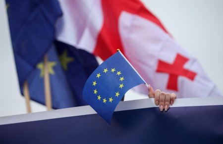 Tarixi Hərbi Gürcüstan Yolunun Üstündə Gürcüstanın Tarixi YolAyrıcı Dilemması