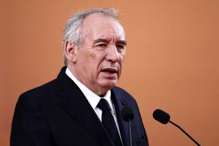 Fransa:Siyasi Böhrandan "Siyasi İntihar "a doğru uzanan yolun paradoksal seçimi