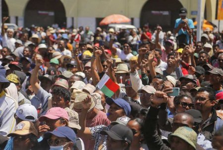 Madaqaskar:Heyrətamiz Çöküş,Prezident Rajoelinanın Süqutu və Qaçışı Asimmetriyası