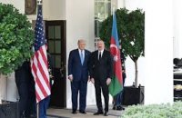 Trampla Prezident İlham Əliyevin söhbəti gündəmi zəbt etdi