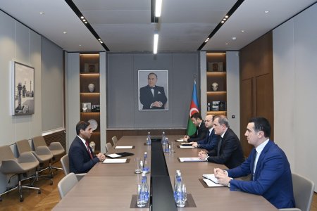 Ceyhun Bayramov Banqladeş Xalq Respublikasının ölkəmizdəki qeyri-rezident səfiri Amanul Haqqı arasında ikitərəfli görüş olub