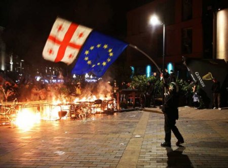 Gürcüstan:Kövrək Demokratiyadan Avtoritar Konsolidasiyaya Keçidin Benefisar Kölgə Qorxusu